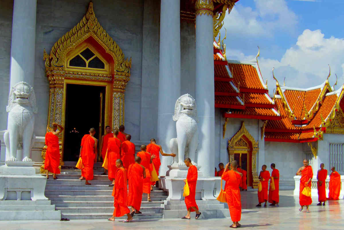 wat benjamabopit bangkok tailândia monks