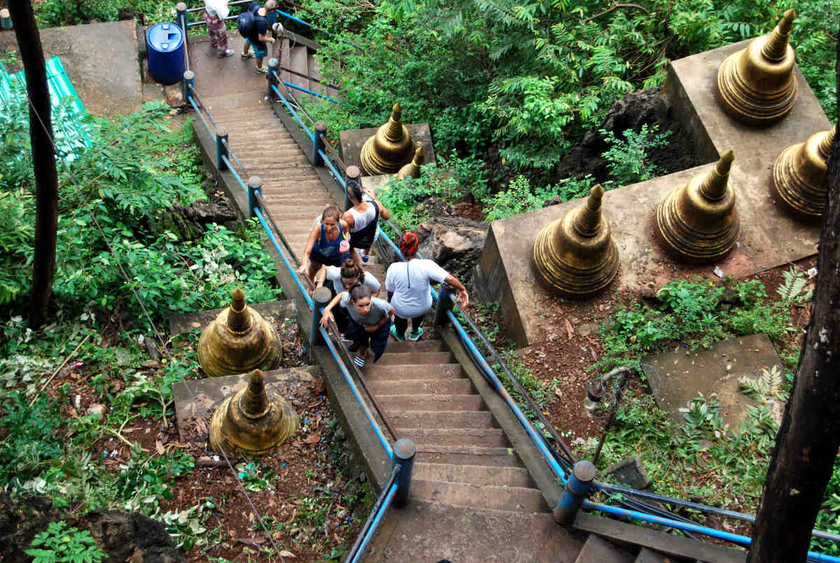 escadas do Tiger cave temple krabi