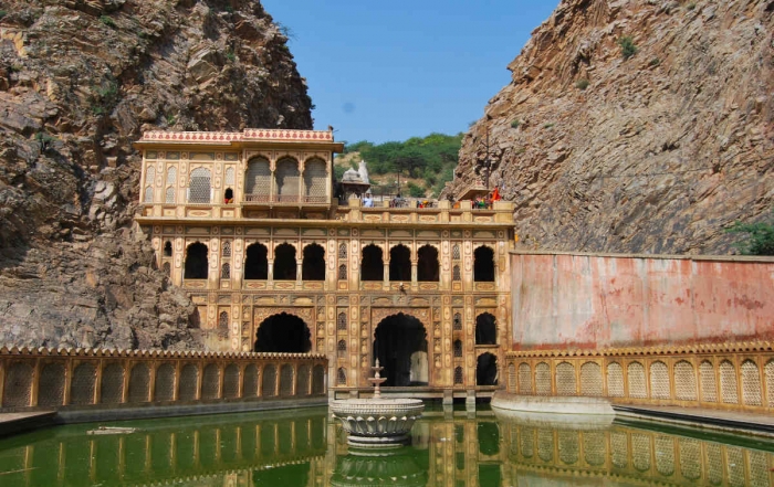 lago do Monkey temple em jaipur