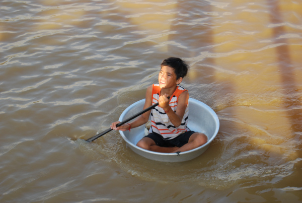 Tonle sap lake lone boy