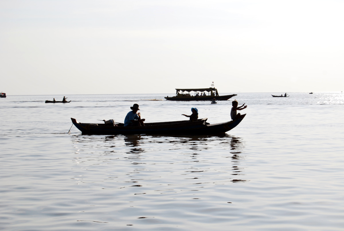 Barco em tonle sap lake cambodja