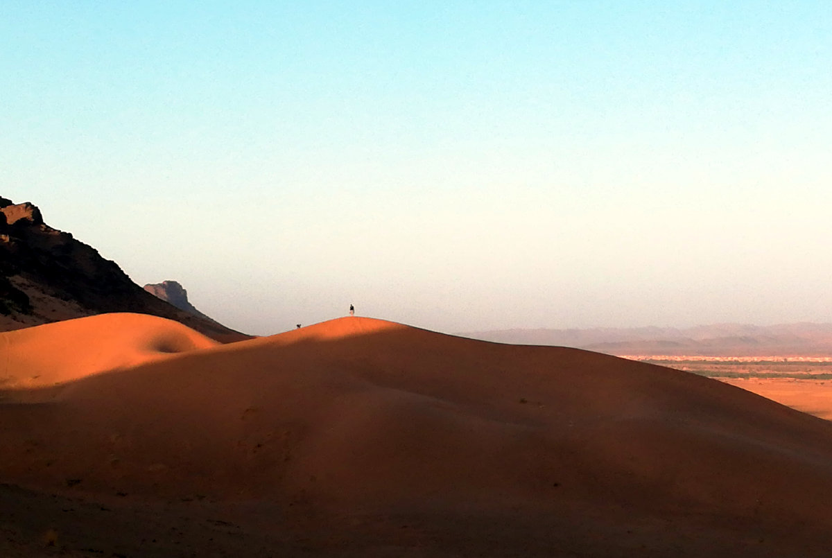 duna no nascer do sol no deserto de zagora